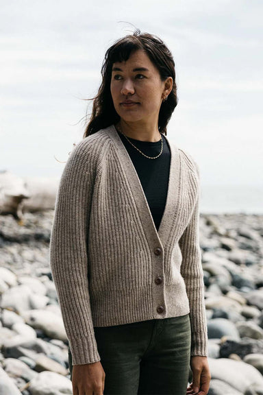 Finisterre - Mora Cardi - Oatmeal - Model