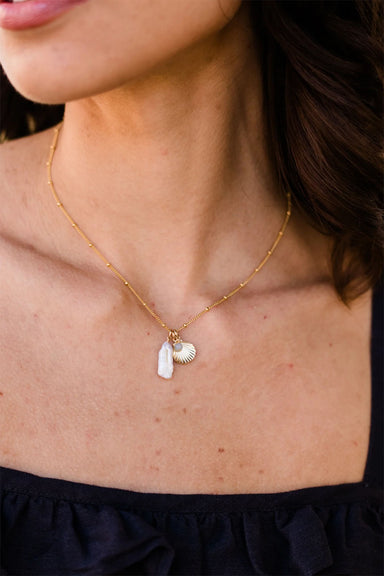 Able - Seashell Necklace - Gold/Pearl/Angelite - Model