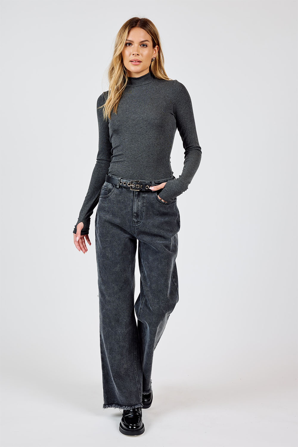 Sadie & Sage - Ronan Top w/ Thumbholes - Charcoal